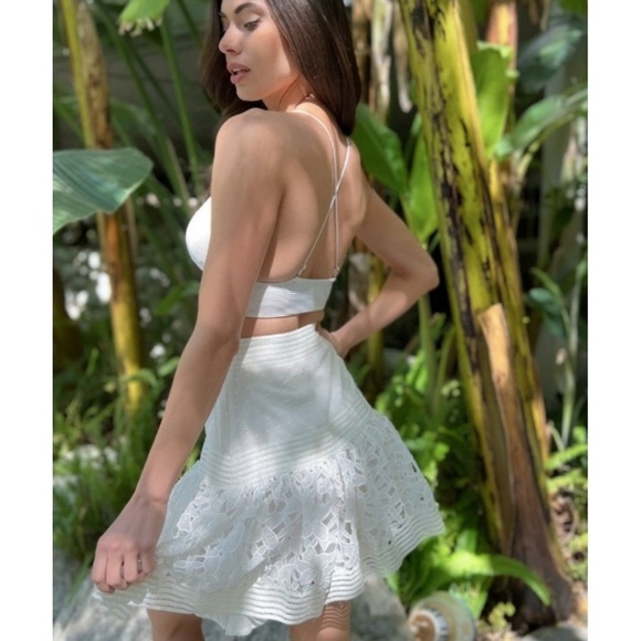 New Gorgeous Detailed White Lace Mini Skirt - Picture 2 of 7